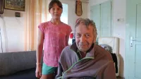 Jože Magajne, ki ga je garaško in inovativno življenje v masorskih 
strminah dodobra izmučilo, z vnukinjo Nežo.