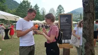 Ker smo si na srečo različni, je med 35 k žlikrofom ponujenimi 
omakami prav vsak od več tisoč gurmanov našel kakšno po 
svojem okusu.