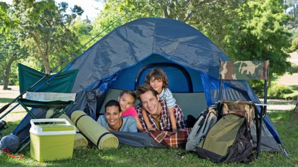 Šotorjenje je prijetna izkušnja za vso družino.