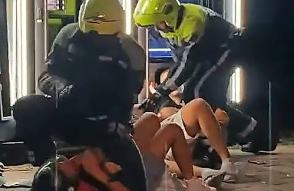 Na  družbenih  omrežjih so  se    minuli konec  tedna  pojavili  posnetki  
policijske  intervencije.