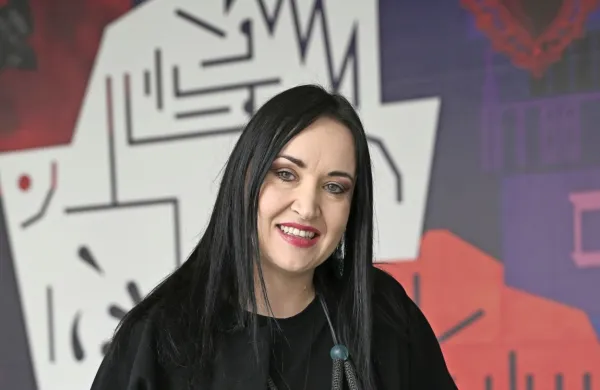 Znano pevko je rešil mimoidoči frizer