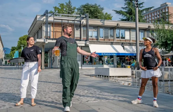V nedeljo se je Bevkov trg spremenil v operno hišo.