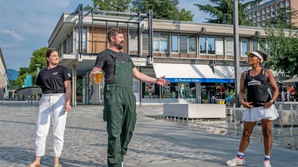 V nedeljo se je Bevkov trg spremenil v operno hišo.