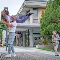 Gotropolis tudi s plesom oživlja različna prizorišča v mestu.