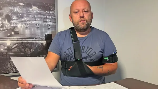 Na mizi Almirja Kadirića iz Tominj je zdravstvena dokumentacija, 
pa tudi računi za samoplačniške storitve, brez katerih bi še vedno 
čakal na osnovne informacije, za kaj gre pri njegovi poškodbi.