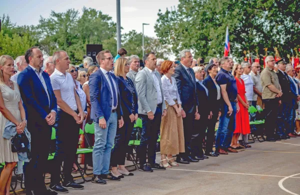 Tudi lanska proslava v Opatjem selu je odmevala v znamenju  76. 
obletnice priključitve Primorske matični domovini.