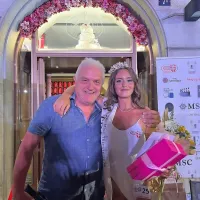  Miran Pečenik, dolgoletni harmonikar pri Pinkotih, je nadvse 
ponosen na najstarejšo od svojih petih vnukinj.  “Zdaj se tudi jaz 
počutim kot mister Trsta,” se rad pošali te dni. 