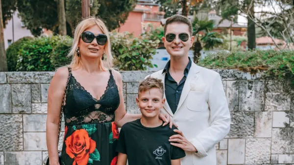 Damjan Murko se je poleti z ženo in sinom udeležil Melodij morja 
in sonca.
