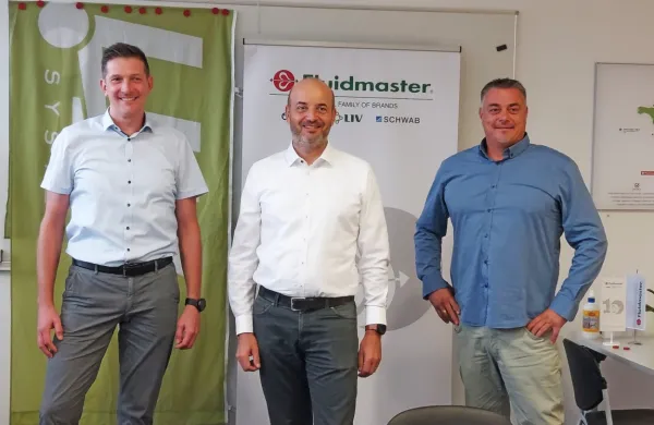Direktor Liv Systems Damjan Švigelj ter direktorja Fluidmasterja Milan Potužak in Aleksandar Bogunović (z leve). 