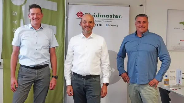 Direktor Liv Systems Damjan Švigelj ter direktorja Fluidmasterja Milan Potužak in Aleksandar Bogunović (z leve). 