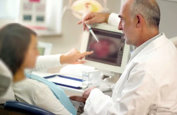 Novosti pri napotnicah bodo sicer deloma skrčile nepotrebno 
administriranje v zdravniških ordinacijah. Ključnega problema - 
nedopustno dolgih čakalnih dob - pa ne bodo pomagale bistveno 
skrajšati.  