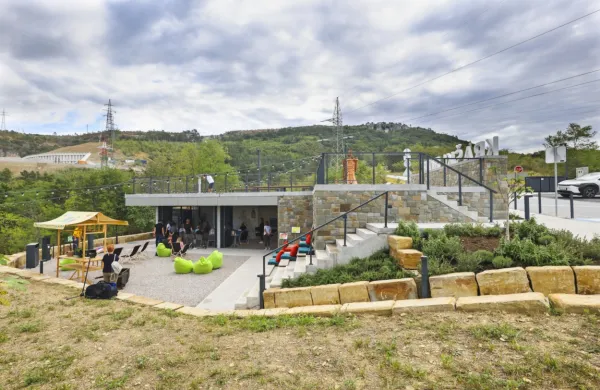Na Kraškem robu uradno odprli nov center za obiskovalce (FOTO)