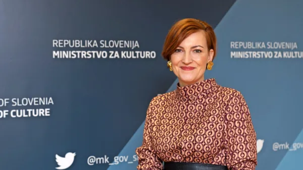 Ministrica Vrečko je v otroštvu izgubila očeta.