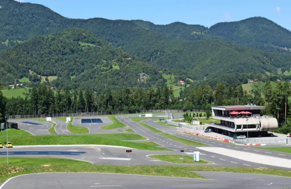 Festival starodobnih dirkalnih motorjev in promocijske dirke v 
razredih od 50-750 ccm (Classic moto race festival), ki bi moral 13. 
oktobra potekati na Aerodromu Portorož, je premeščen na 
Vransko.
