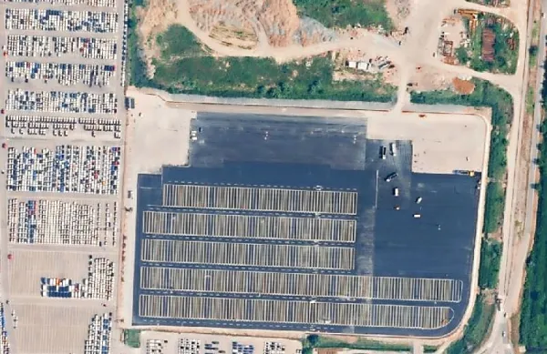 Parcela med Luko Koper in železnico, ki jo je prodala koprska 
občina. 