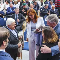 Prijateljski klepet med nekdanjim predsednikom države Milanom Kučanom, pravosodno ministrico Andrejo Katič, predsednikom ZB Marjanom Križmanom in 
državno sekretarko Vesno Humar (z leve).