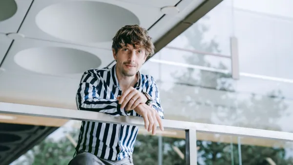“Če z delom na sebi oklevamo, nam bo življenje postreglo z 
izgorelostjo, s poškodbo ali z boleznijo, torej s preizkušnjo, ki nas 
bo dovolj stisnila v kot, da bomo bolj pohlevno, ponižno razmišljali o sebi,” poudarja Aljoša Bagola.