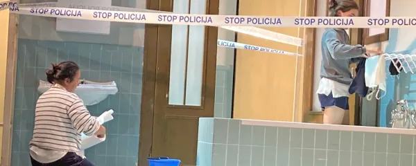 Igralke SNG Nova Gorica Ivana Percan Kodarin, Anuša Kodelja in 
Marjuta Slamič so pretresljivo odigrale nasilje v družini. 