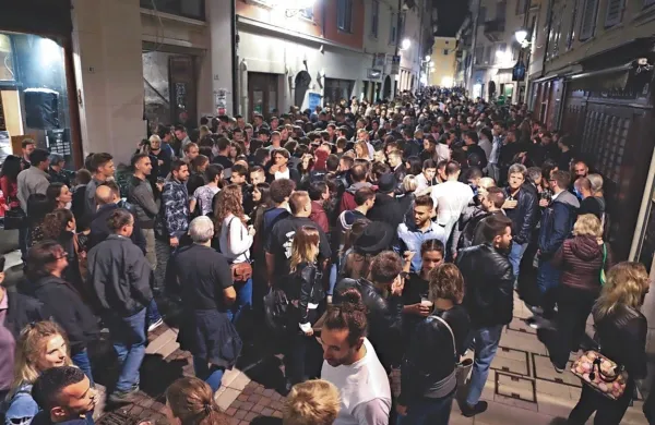 Za varnost množice udeležencev prireditve bo skrbelo med 350 in 
400 predstavnikov varnostnih organov, varnostnikov in stevardov. 