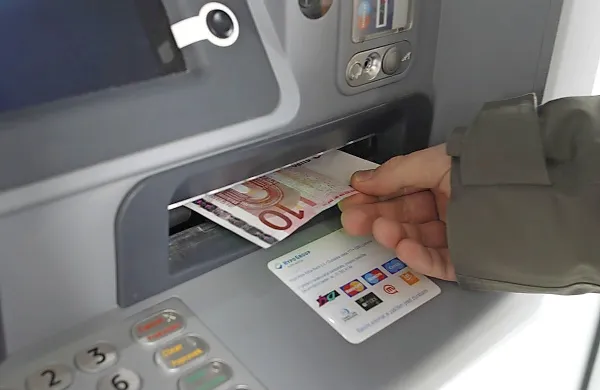 Bankovci za deset evrov so zdaj na voljo v bankomatih vseh 
bank.
