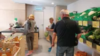 Ajdovci so se pred dnevi na Ajdovski tržnici razveselili nove trgovine Vitaminček, ki ponuja tudi veliko 
lokalno pridelane  zelenjave in sadja. 