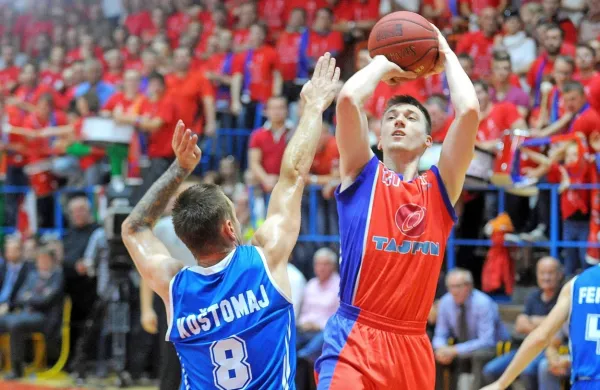 Domen Bratož (desno) v dresu prvoligaša iz Šentjurja.