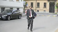 Tudi minister v odhodu Darjo Felda bo lahko koristil nadomestilo. 