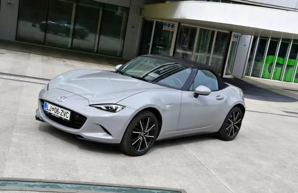 Imeli smo zadnjo priložnost, da smo zapeljali Mazdo MX-5 z 
dvolitrskim bencinskim motorjem, ki ga zdaj zaradi emisijskih 
standardov ukinjajo po vsej Evropi.