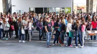 V Sloveniji je približno 80.000 študentov, a le 12 odstotkov oziroma 
šestina študentov biva v javnih ali zasebnih študentskih domovih. 