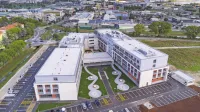 V novem centru starejših občanov v Olmu  bo  svoj drugi dom našlo 
275 starostnikov, od tega 24 z demenco.