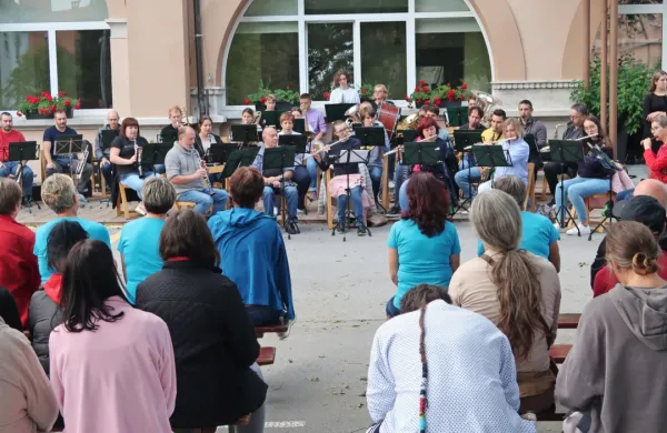 V PBI so v jubilejni 50. kulturno-športni teden krenili s pohodom in 
z bogatim spominskim ter godbeno plesnim dogajanjem. 