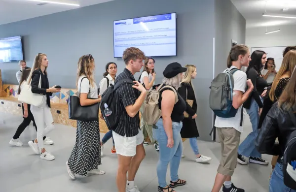 Jutri bodo bruci in drugi študenti spet napolnili številne predavalnice v več primorskih krajih.