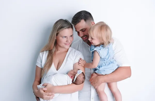 Eva Peternelj z družinico