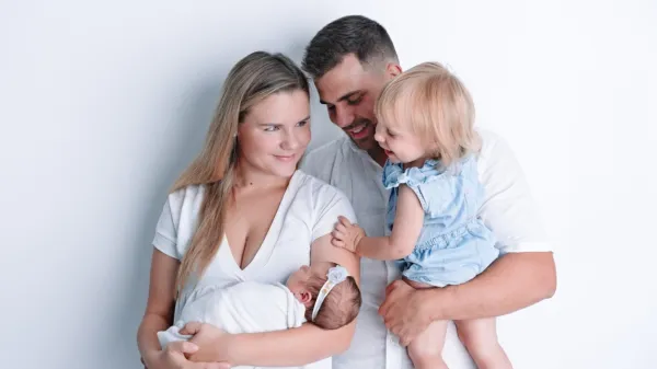 Eva Peternelj z družinico