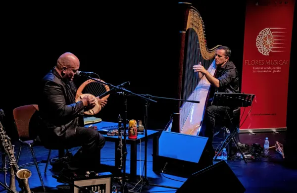 Boštjan Gombač (levo) in Eduardo Raon sta v novogoriškem 
kulturnem domu izvedla avtorsko delo, sestavljeno iz osmih 
skladb. 