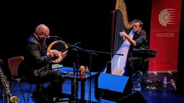 Boštjan Gombač (levo) in Eduardo Raon sta v novogoriškem 
kulturnem domu izvedla avtorsko delo, sestavljeno iz osmih 
skladb. 