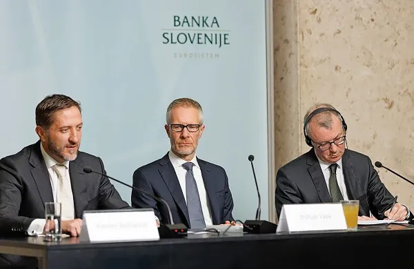 Boštjanu Vasletu (na fotografiji v sredini) 8. januarja prihodnje leto poteče šestletni mandat, a se je ponovno prijavil na guvernerski položaj.