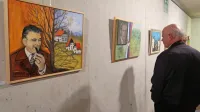 Na razstavi likovno upodobljene poezije Črtomirja Šinkovca lahko 
obiskovalci do 12. oktobra izbirajo najboljšo sliko po svoji meri.