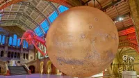 Britanski umetnik Luke Jerram je projekt Mars, ki ga je ustvaril v sodelovanju z Naso, predstavil tudi v britanskem naravoslovnem muzeju. 