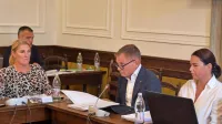 Odvetnik Franci Matoz je  svetnikom pojasnil, kaj prinaša obvezna razlaga enega od členov Zazidalnega načrta Fiesa 
- Pacug. Pričakovati je nove gradnje na stavbnih zemljiščih ob morju, zelen pas pa bo ostal nedotaknjen.  