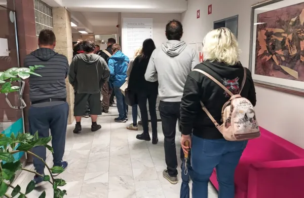 Delodajalci so iskalcem zaposlitve   predstavili  zlasti prosta delovna mesta v prodaji in skladiščenju.