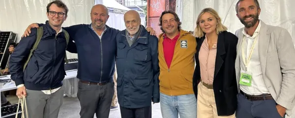Carlo Petrini (tretji z leve) med Kraševci