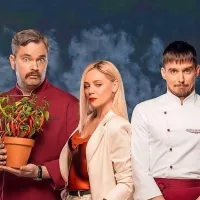 Klemen Janežič (desno) v seriji Ja, chef nastopa ob boku Jurija 
Zrneca (levo) in Katarine Čas.