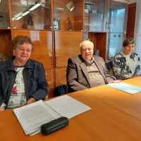 Deset let z roko v roki odgovarjajo na stiske ljudi