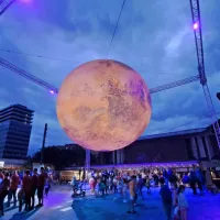 Rdeči planet je zažarel tudi v centru Nove Gorice.