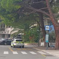 Policisti  so  danes intenzivno preiskovali  okoliščine  jutranjega 
vloma in iskali  storilce. 