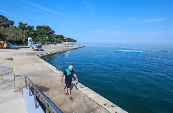 “Plažna” starka iz osemdesetih letih prejšnjega stoletja kar kliče 
po sodobnejši podobi. 