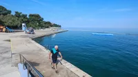 “Plažna” starka iz osemdesetih letih prejšnjega stoletja kar kliče 
po sodobnejši podobi. 