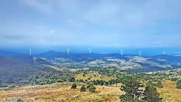 Pogled na predvidene vetrne elektrarne iz vzhodne smeri.