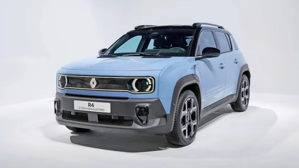 Novega Renault 4 e-tech prvič v živo predstavljajo v teh dneh na 
pariškem avtomobilskem salonu.